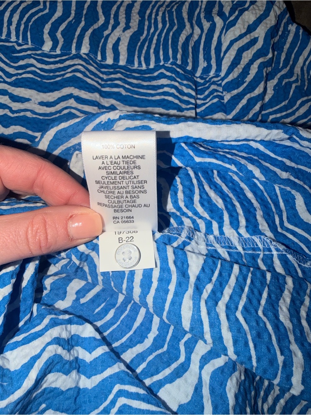 Foxcroft Blue White Wave Print Button Front Shirt Women’s Size 12 Cotton - Picture 8 of 8